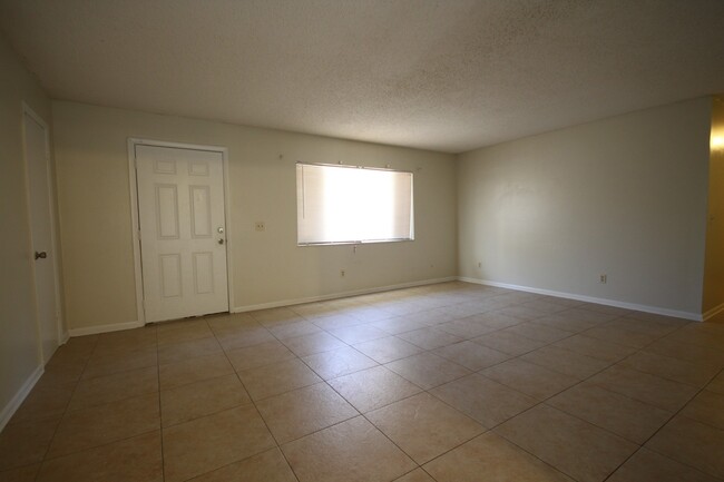 Building Photo - AMAZING 3 Bedroom 2 Bathroom Home In Orlando!