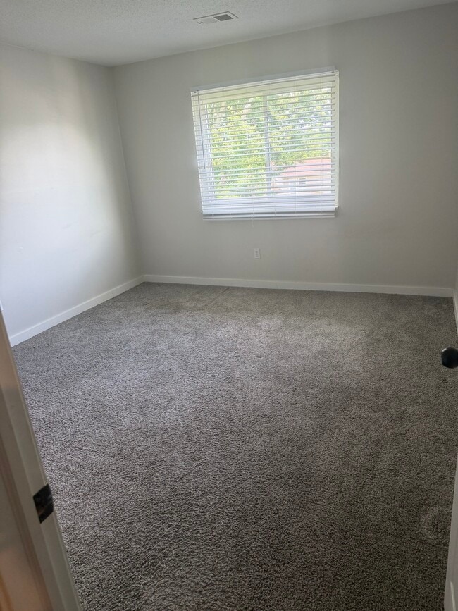 Building Photo - 3553 Heatherton Dr