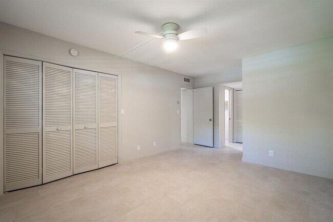 Building Photo - 3175 NE 48th Ct
