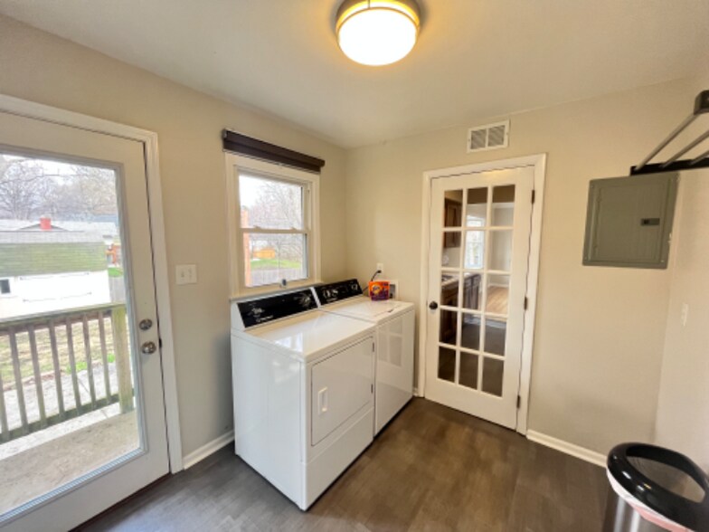 Building Photo - 8024 Outlook Dr