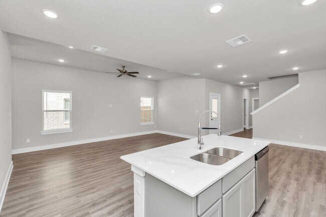 Building Photo - 21019 Bay Vlg Dr