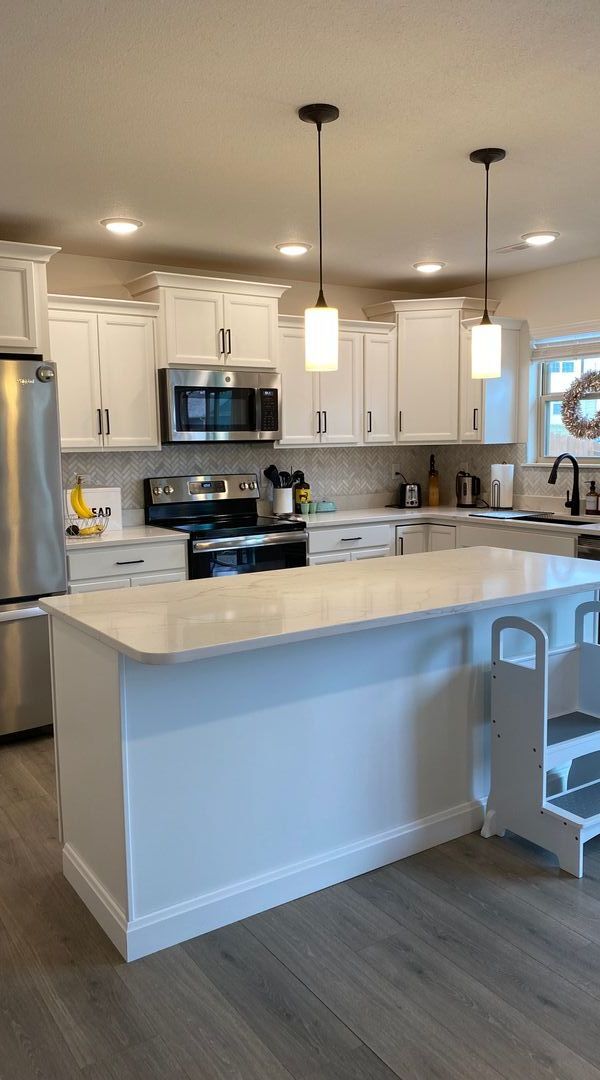 Building Photo - 3 bedroom 2 bathroom house with fenced in yard