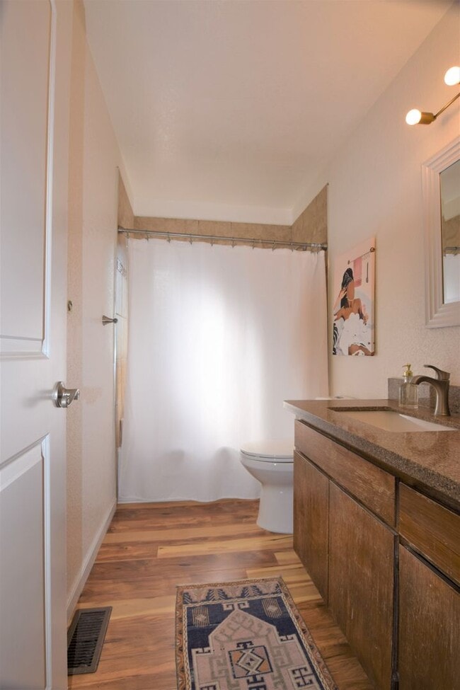Building Photo - Beautiful 4bd/ 2.5 ba House