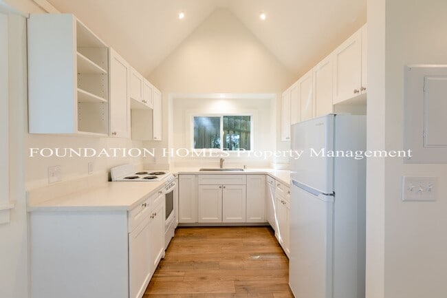 Building Photo - 20 Hamilton Ln
