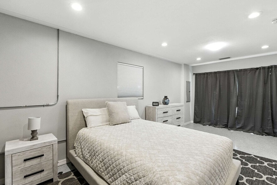 Building Photo - 349 Avenida Madera