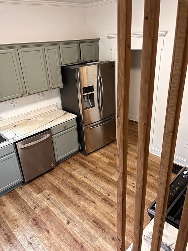 Building Photo - Discover the perfect blend of comfort, con...