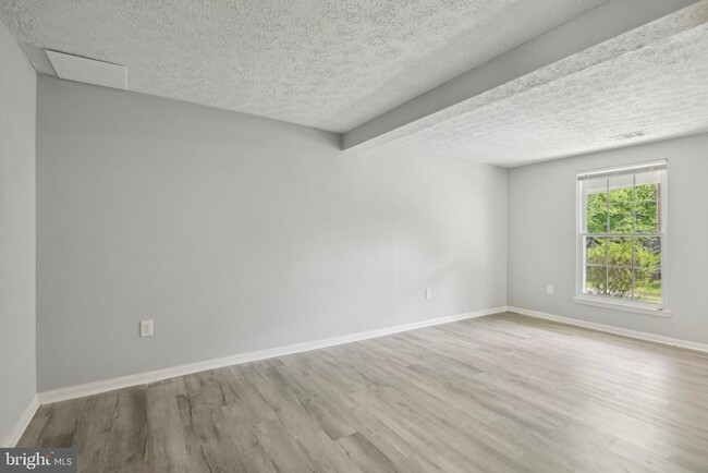 Building Photo - 7726 Mandan Rd