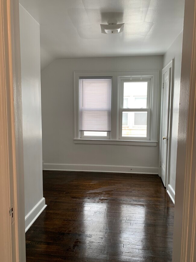 Upstairs bedroom 2 - 17130 Munich St