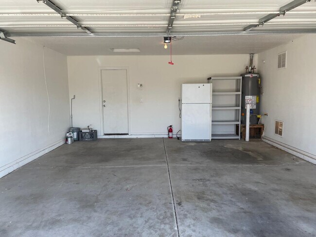 Building Photo - 6831 S 33rd Dr