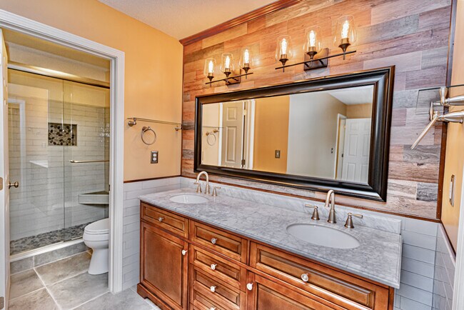 Building Photo - 1403 Wenwood Ct