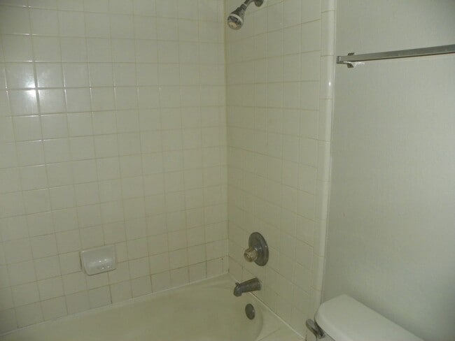 Building Photo - 2221 Creekside Ln