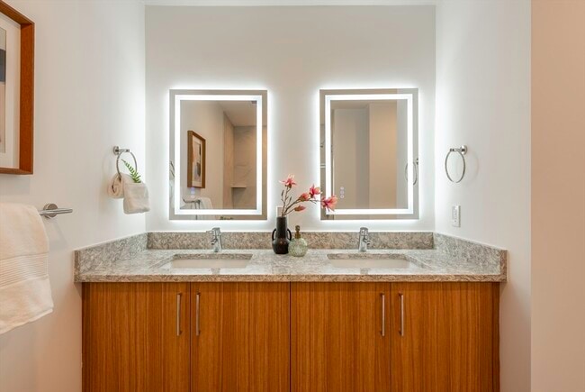 Building Photo - 1060 Main St