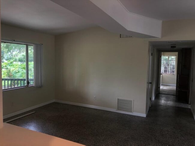 Building Photo - 224 Lake Winnemissett Dr