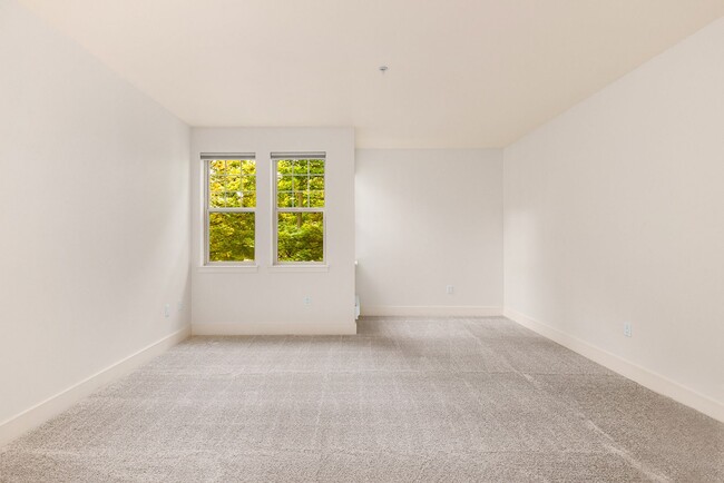 Building Photo - Updated 2 Bedroom 2 Bath Redmond - 1 Car D...