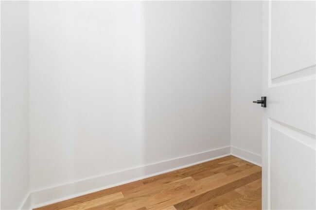 Building Photo - 1554 Columbia Cir