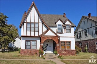 Building Photo - 1608 W Pine St