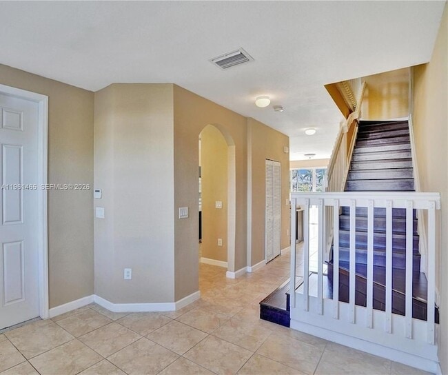 Building Photo - 205 SE 29th Terrace