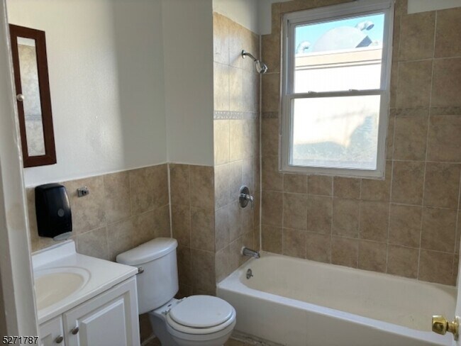 Building Photo - 159 S 11th St