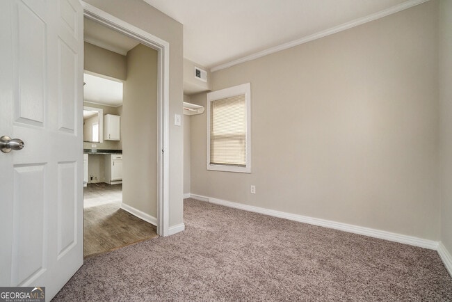 Building Photo - 973 Lawton St SW