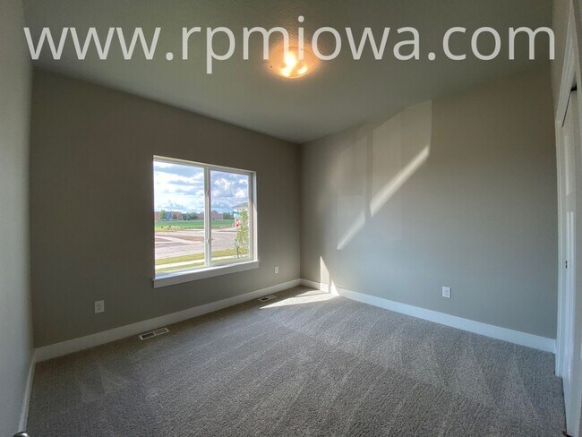 Building Photo - PRIME LOCATION!! 4 Bed, 2 Bath Ranch in Waukee