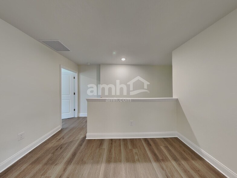 Building Photo - 2550 Feather Crst Dr