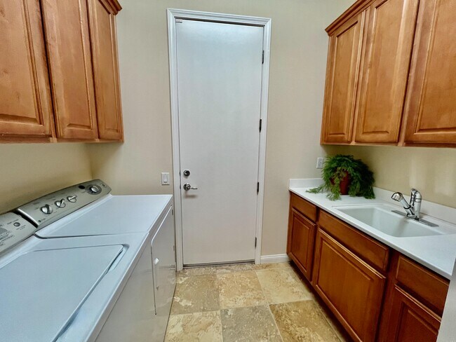 Building Photo - 81952 Avenida Bienvenida