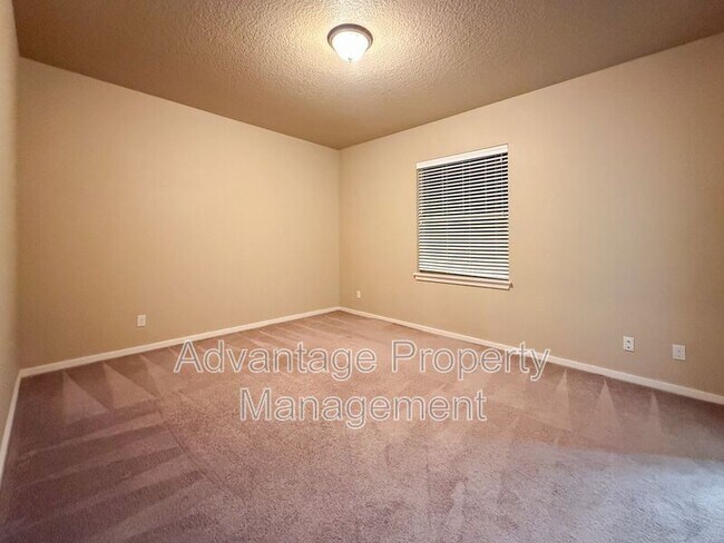 Building Photo - 537 Catron St N