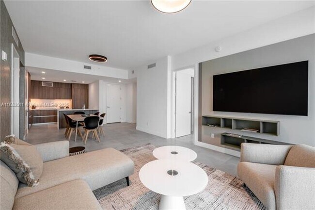 Building Photo - 17550 Collins Ave
