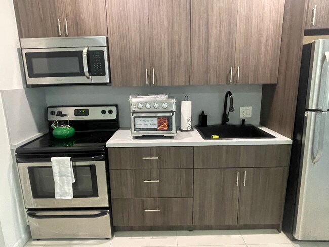 Building Photo - 18 NW 45th St