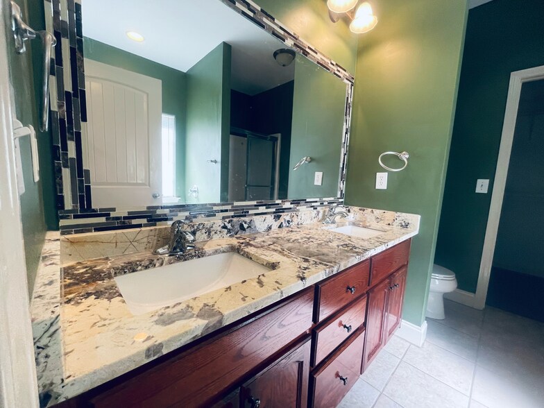 Building Photo - 770 Ridgefield Way