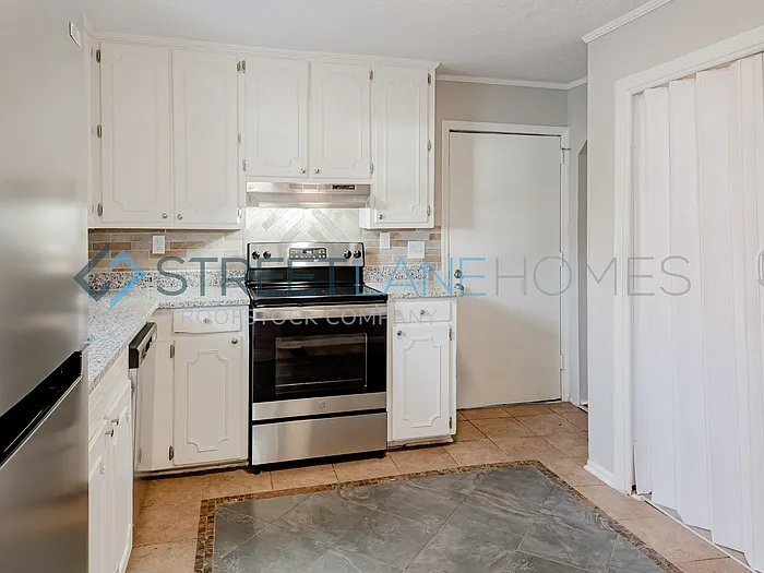 Building Photo - 632 Seymour Dr