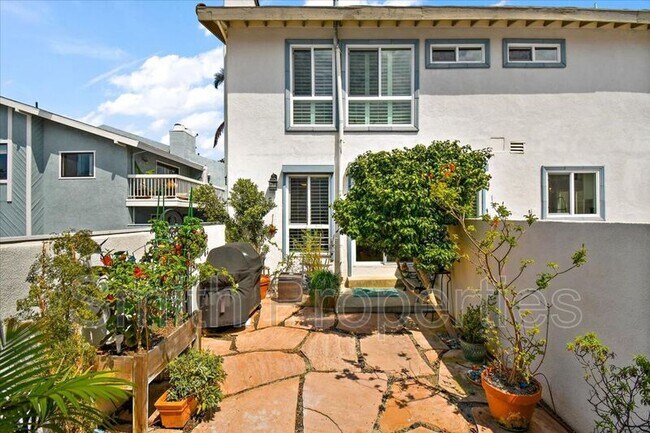 Building Photo - 122 S Guadalupe Ave