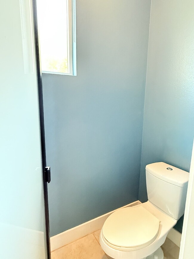 Building Photo - Modern Comfort Awaits: Spacious 3-Bed, 3.5...