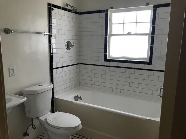 Building Photo - Fenced 3 Bedroom House with Two Car Driveway! Located in the Heart of North Park! In Unit Washer ...