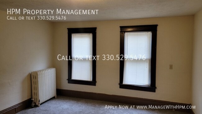 Building Photo - 551 Allyn St