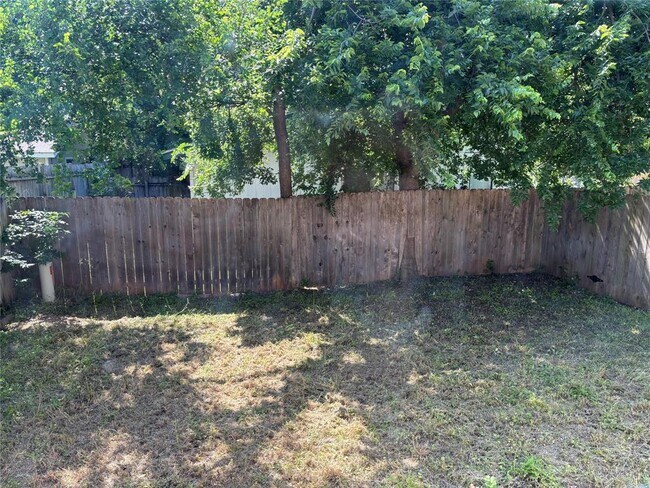 Building Photo - 11905 Oak Knoll Dr