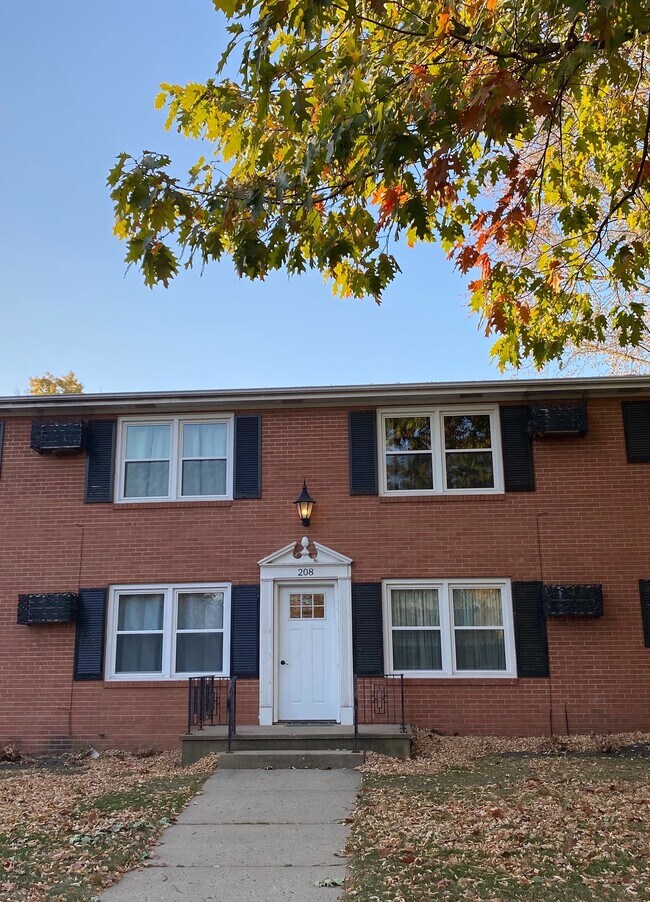 Primary Photo - 208 E 4th St