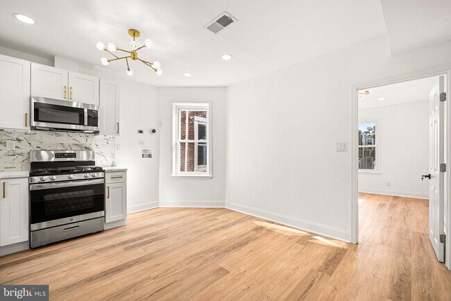 Building Photo - 6128 Chestnut St