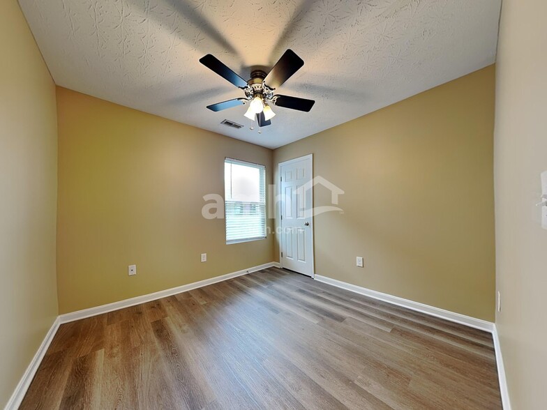 Building Photo - 469 Hennepin Dr