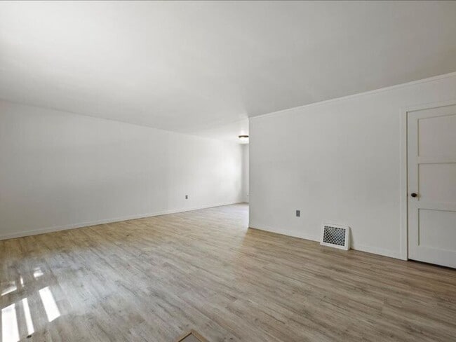 Building Photo - 1306 Putnam St