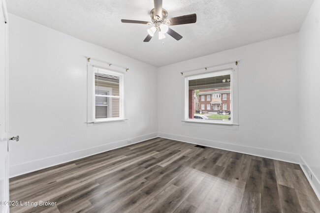 Building Photo - 401 S 38th St