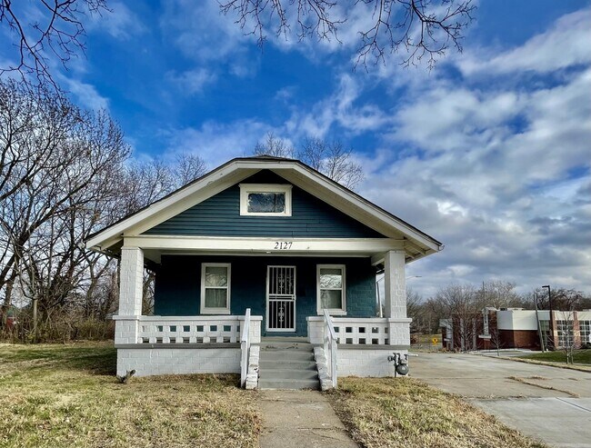 Primary Photo - 2127 Park Ave