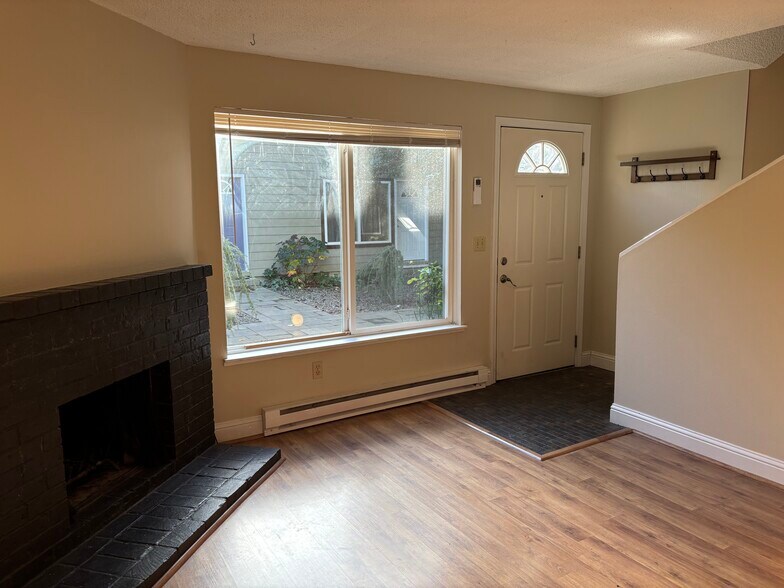 Building Photo - 2707 SE 50th Ave