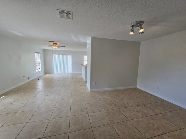 Building Photo - *SPACIOUS TOWNHOME* Hawthorne Village - Ac...