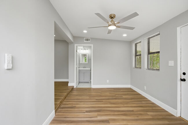 Building Photo - 937 La Marche Dr