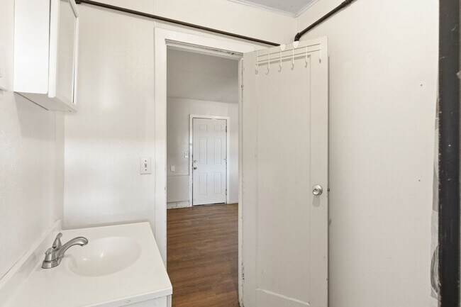 Building Photo - 207 N Santa Fe Ave