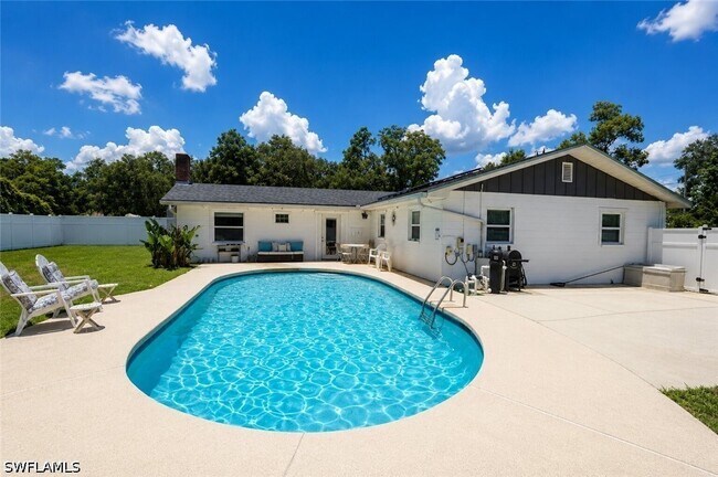 Building Photo - 655 Pointview Rd