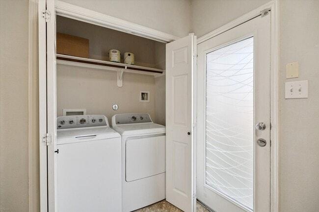 Building Photo - 20566 Sycamore Crest Ln