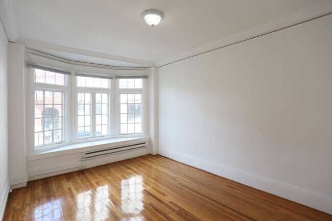 Building Photo - Attractive, second floor downtown studio o...