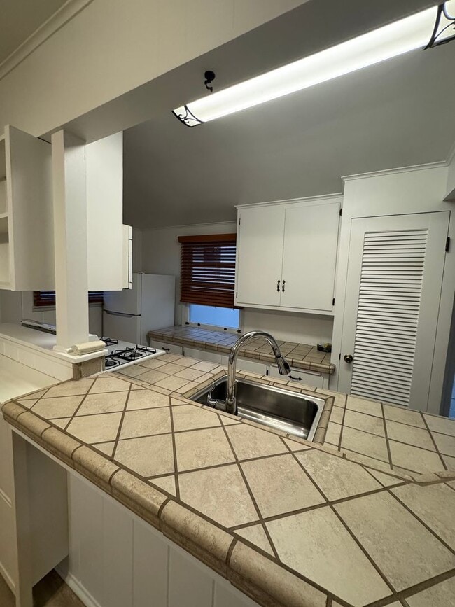 Building Photo - Charming studio apartment in the heart of ...